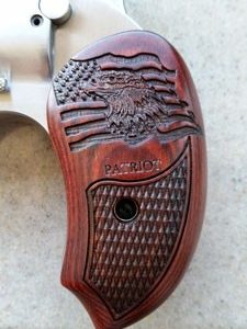 BOND ARMS PATRIOT W/HOLSTER - 45LC/410 2.5" 3" S/S WOOD