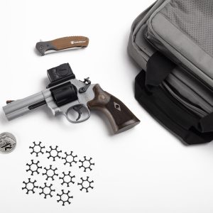 SMITH AND WESSON 686 PLUS 357MAG 4" SPEC R BNDL